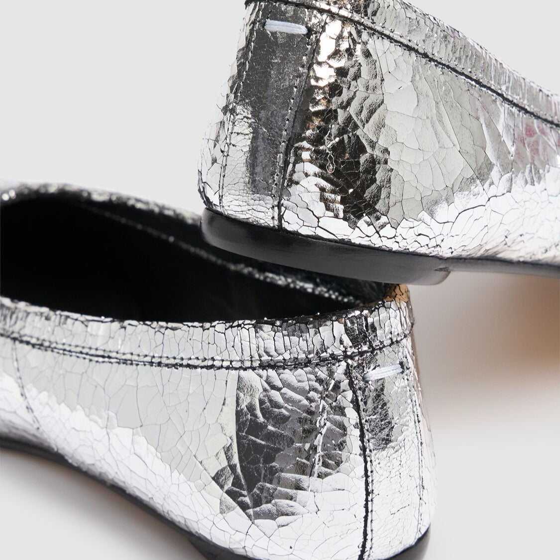 10mm Tabi cracklé leather ballerina flat