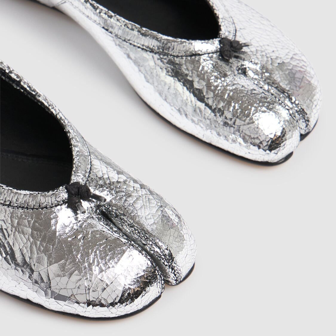 10mm Tabi cracklé leather ballerina flat